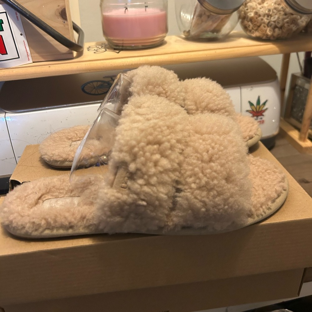 Women’s Ugg Maxi Curly Suffetta Slippers in color teddy bear brown